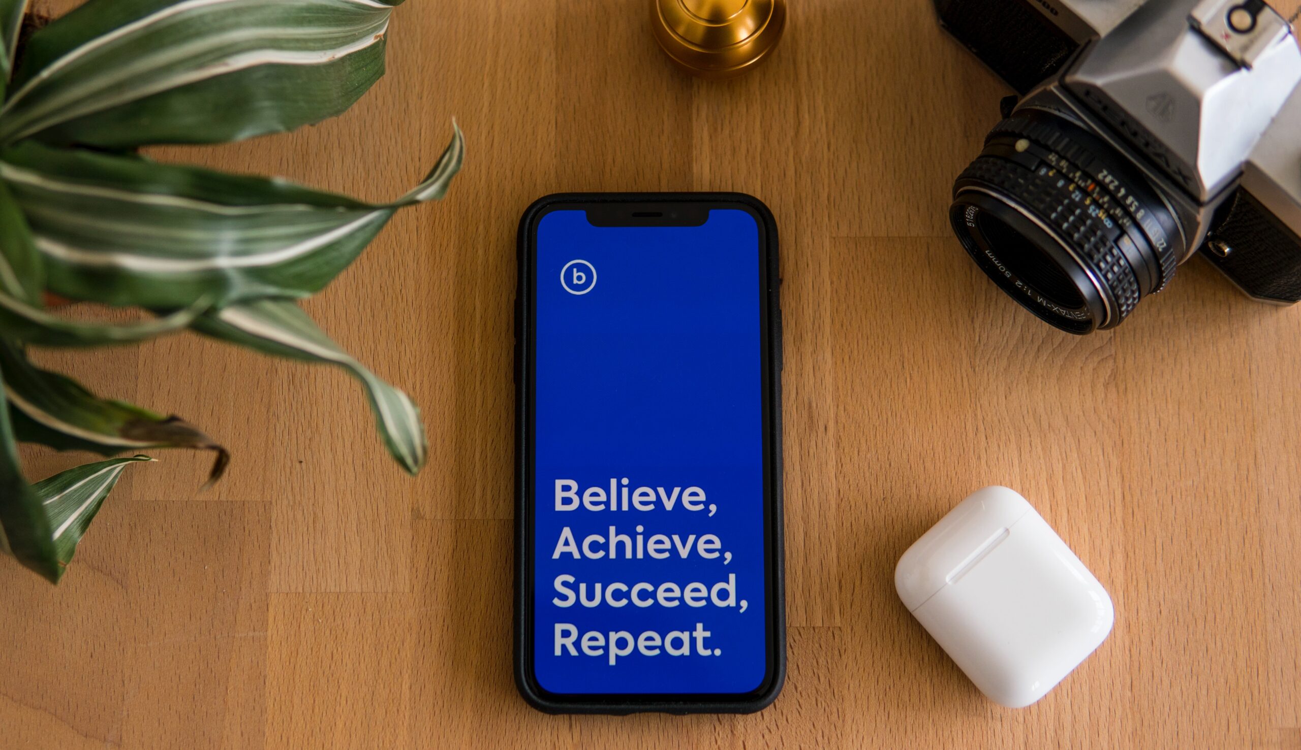 brando-makes-branding-ljurPRAnLAQ-unsplash